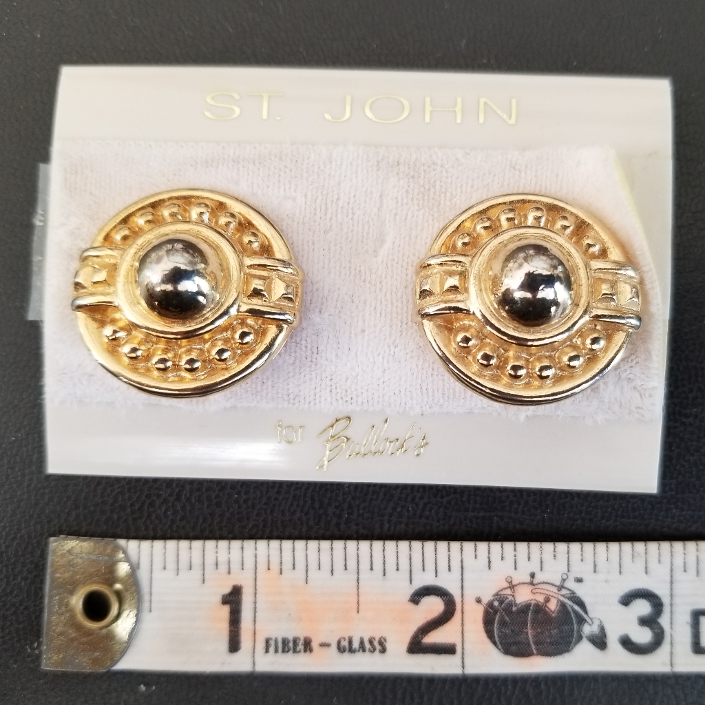 Nwot Never Worn St John Knit Gold Medallion 1 Diameter Clip Earring 75$